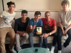 1. Nathan in chinos&hellip;unf2. Tom&rsquo;s fringe&hellip;JIZZ3. Max is wearing the Teenage Mutant Ninja Turtles top that Tom wore on one of the radio tours in Manchester last year :&rsquo;) 