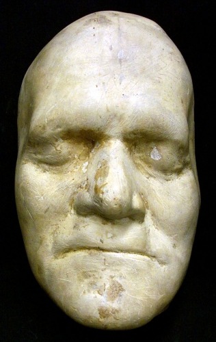 The death mask of Benjamin Franklin(via 20 Death Masks Of Famous People)