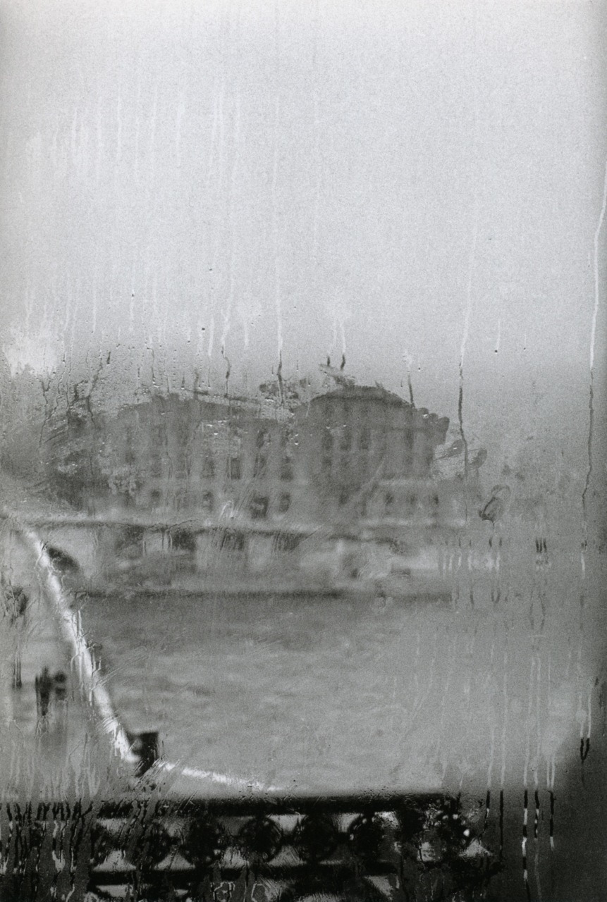 liquidnight:  Édouard Boubat Quai Voltaire Paris, France, 1981 From Édouard Boubat: