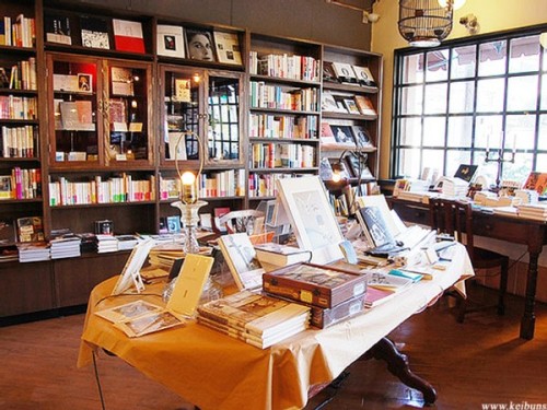 diegedankensindfrei:  Keibunsha Bookstore~Kyoto, Japan  Website Store hours: everyday, 10am-10pm Kei