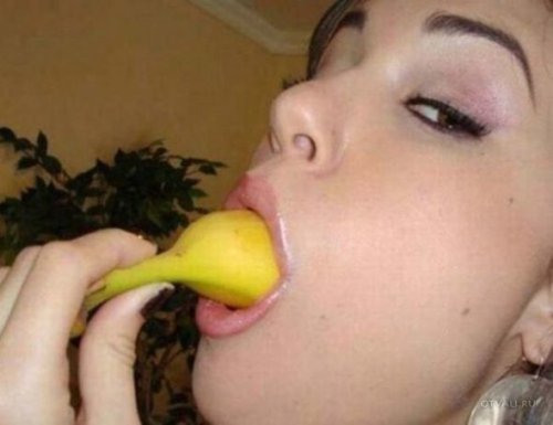 iampornholio:The wrong way to eat a banana, but still soooooo right.Deep banana