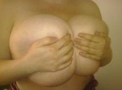 bigtitsnews:  Impressive huge tits handbra