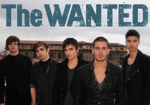 youandmeandthecoatsinthebackroom:  Remember when these were the only images on google of the wanted? 