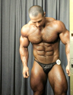 thickgoat4u:  Tuesday’s “MUSCLE WORSHIP”…Mmmmmmmmm