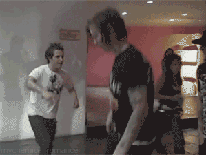 Aula de dança com Avenged Sevenfold.