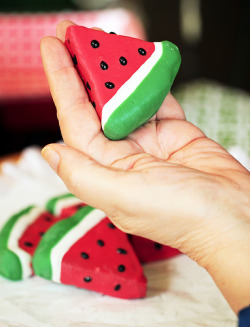 ffoodd:  Watermelon Cake Pop Slices (by Irish
