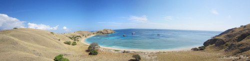 Panorama of Gili Lawa Laut Island, north of Komodo Island | NTT - Indonesia By: Stephane Bailliez