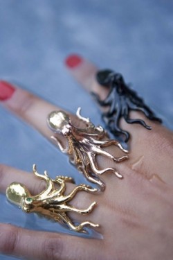 akane-x:  Rabid Fox Black Octopus ring by