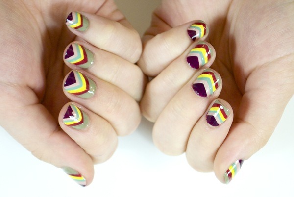 hellocute:  These nails are totally cute! Check out the tutorial if you want to get