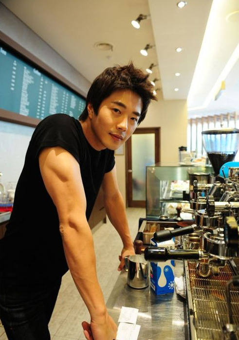singa61:  moreaznrice:  I’d like to introduce you to my husband. But no really, can he be mine?  http://singa61.tumblr.com/ 