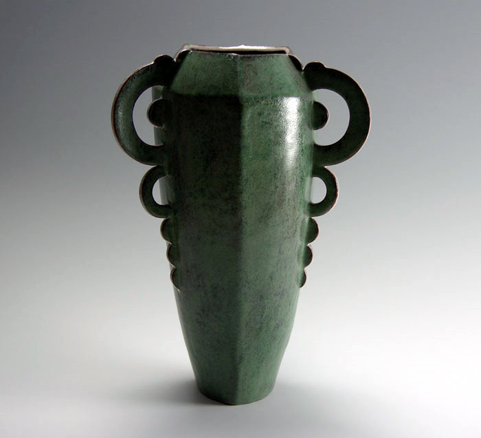 ceramicsnow:
“ Barbara Fehrs: Vessel with Circles
”
this.