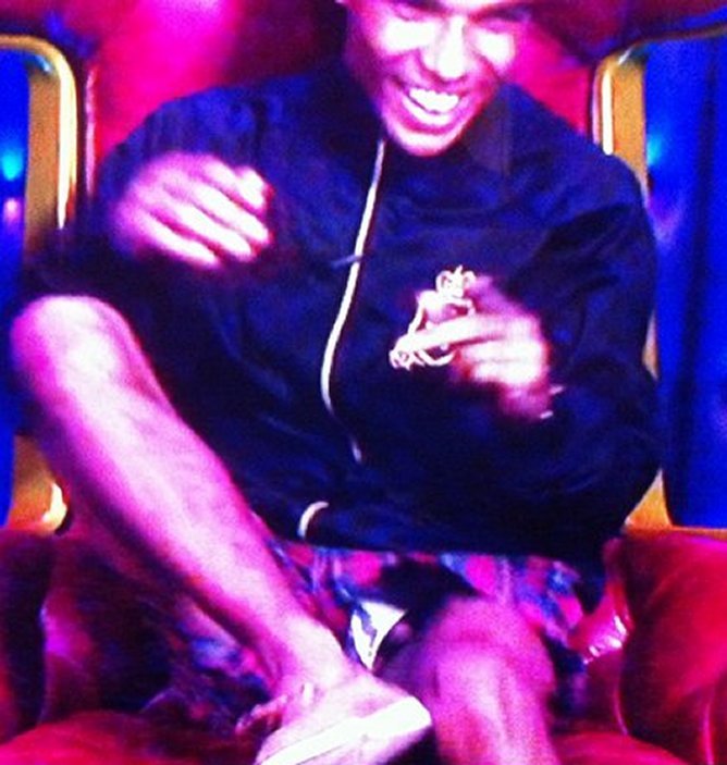 hotkatnj:  Lucien Laviscount  wardrobe malfunction 