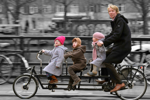 what5up:Family Cycle Train by Amsterdamize on Flickr.Via Flickr: An Onderwater bicycle for 4. UPDATE