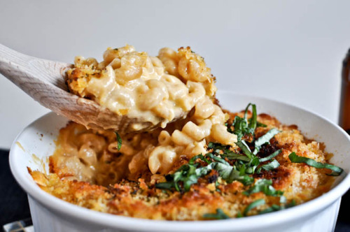 (via Easy Beer Mac and Cheese | How Sweet It Is)