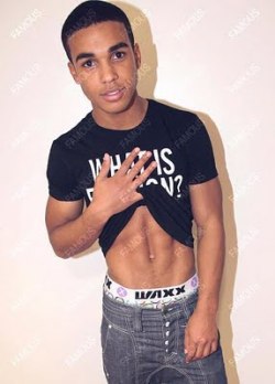 totallyfuckablelads:  Lucien Laviscount 