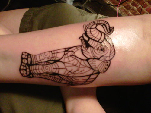delightfulelephants:  I realized I never blogged my tattoo. I got her in April at Velvet Grip Family Tattoo in West Hollywood. I gave my artist Delphia (who now works at Subculture tattoo) a couple of examples of styles I liked and she combined them as