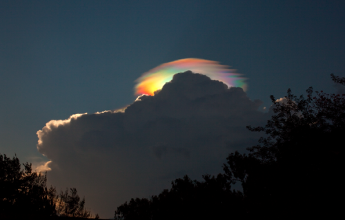 voldemortswankbank:  an extremely rare rainbow-coloured pileus iridescent cloud over Ethiopia.  