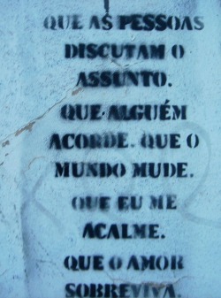 vidoquinha:  vidoquinha:  troppicalia:  equilibriodavida:  &ldquo;Que o amor sobreviva.&rdquo;  Que o amor sobreviva.  &ldquo;que eu me acalme…&rdquo; kkk   repito… que eu me acalme!!! hahaha