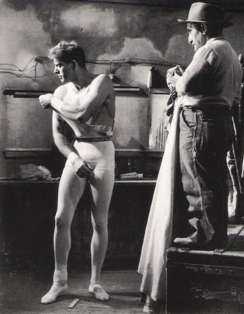 keyframedaily:  wehadfacesthen:  Burt Lancaster in Trapeze (Carol Reed, 1956)  Burt Lancaster, Novem