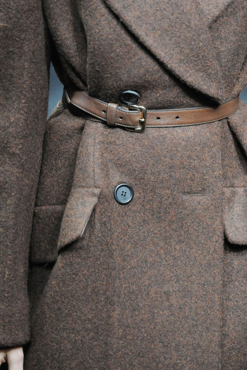 petersbourgeoises: Details from Prada Fall 2009.