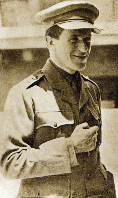 telawrence:T.E. Lawrence at the British Headquarters in Cairo, 1917.