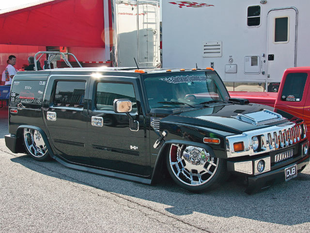 jdmandtherest:  Slammed hummer? Oh i’d love one. Different rims for sure though.