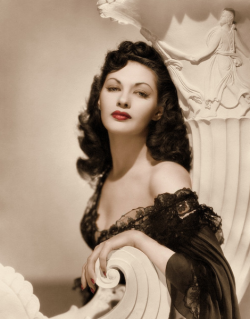  Yvonne De Carlo September 1st, 1922 - January