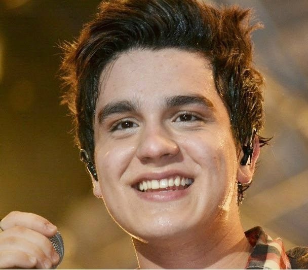 siga-os-sinais:  “E pra mim, seu sorriso sempre será o mais lindo do mundo.”