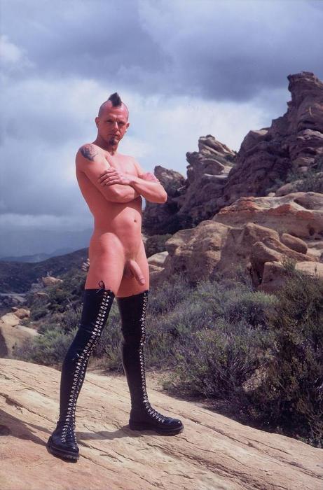 oozingasslips:  Re-reblog.    HOT As Hell…