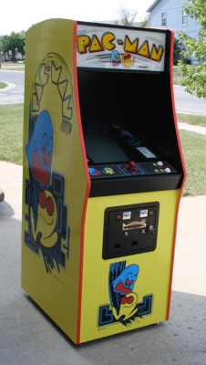 heck-yeah-old-tech:  Restored Pac-Man machine.