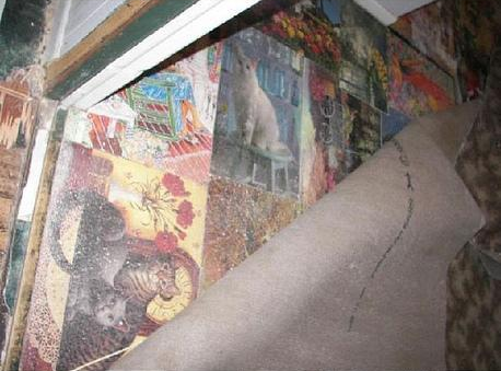 dadz0ne:   “My friend went to tear out her carpet in the house she bought, hoping to find hardwood floors she could refinish… well, instead she was greeted by puzzles. Hundreds of them, glued to the floor!”  there are bodies under those   I would