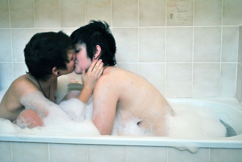 lolsixtynine:  the-romantic-inside-me:  I wanna have a bubble bath with my girlfriend…