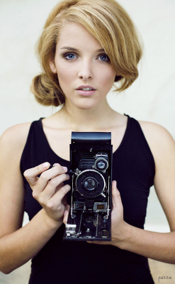 Model: Alli DayhuffPhotographer:  Dasha Slobozhanina (aka Pazza