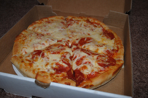 prettygirlfood:  Cheese & Pepperoni Pizza