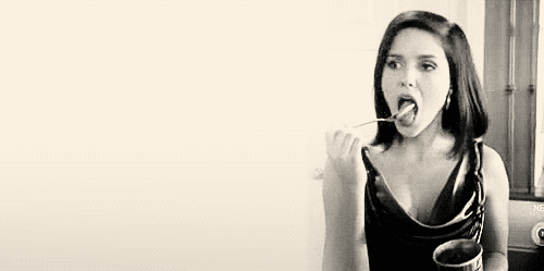 Amo comer besteira, bala, chiclete, sorvete, chocolate.