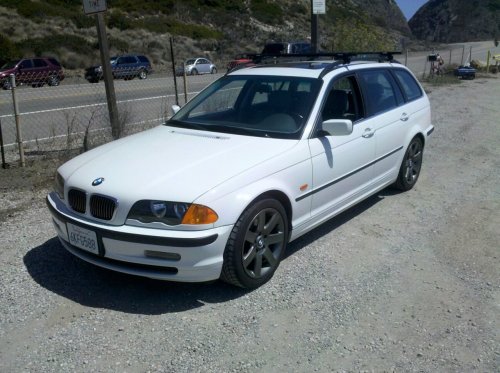 zee new wagon…. 01 325i, sport pkg, premium pkg, and the BEST PART: 5-speed manual!