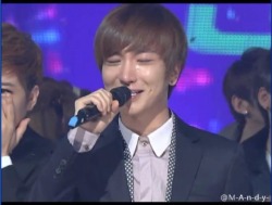 superandyy:  professortreeoak:  3kyupachops3:  TT____TT   ugh god it’s like watching my dad cry T___T  when teuk lost it i lost all my senses