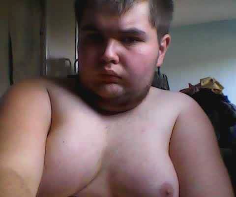 cam4chubs:  nudeboy92   this is kinda like the body my man has&hellip; dayum..
