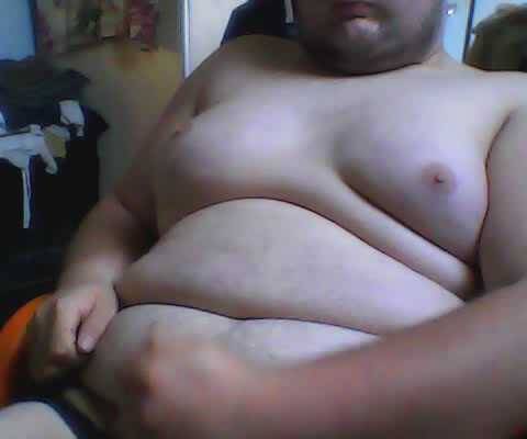 cam4chubs:  nudeboy92   this is kinda like the body my man has&hellip; dayum..
