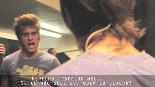 stupidlikeyou:  Hoje não é um simples domingo, é o domingo do Thomas! A quatro
