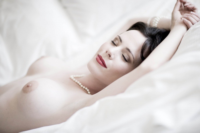 lezbilicious:  Melanie woke slowly; remembering. Last night had been special. She