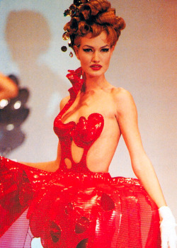 Peyoteprincess:  Karen Mulder, Thierry Mugler S/S 1992  Amazing Dress