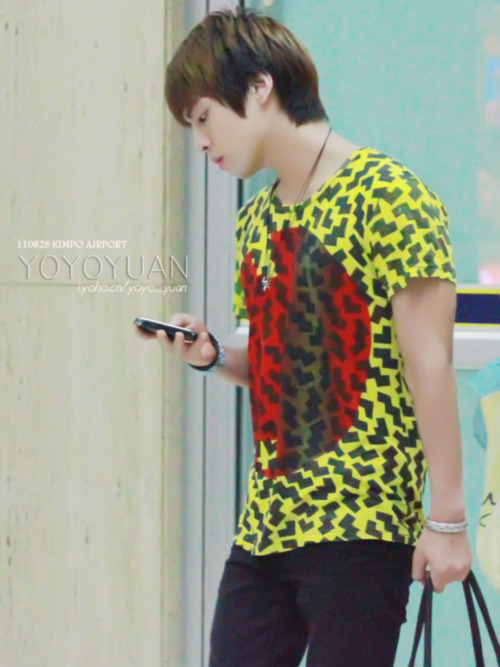 Sex Jonghyun @ Gimpo airport 110825 pictures