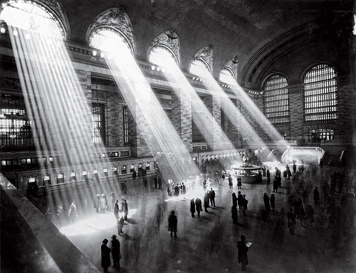 fuckyeahvintage-retro:  NYC Grand Central Terminal, 1929 — The light doesn’t