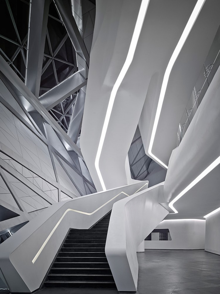 mstgx:  zaha hadid2 - virgile-simon-betrand 