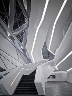 mstgx:  zaha hadid2 - virgile-simon-betrand