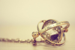 nicoledeeh:  someone get me this! I want a fecking time turner !