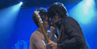 thebrokenglassinmorninglight:   Panic! at the Disco at Reading Festival 2011.  Oh