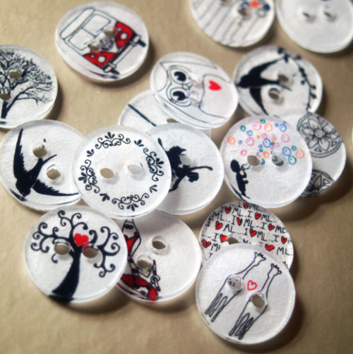 genius-idea:shrinky dink personalized buttons!View the How to.I have never used shrink plastic, but 