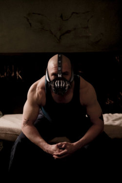 the-alley:  Tom Hardy, Bane 